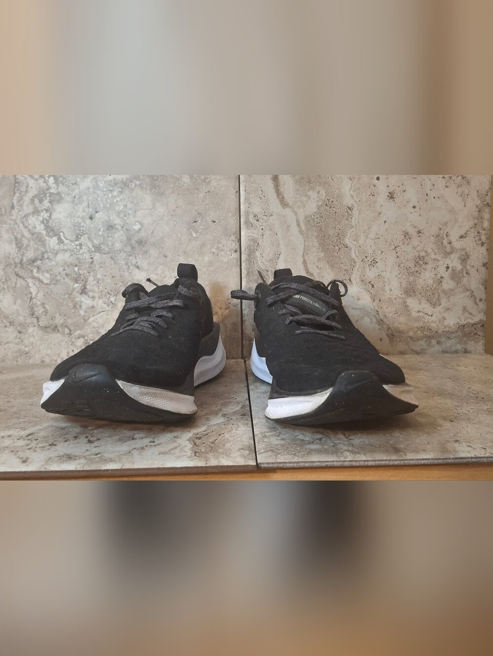Nike Women's Black and White Athletic Running Shoes